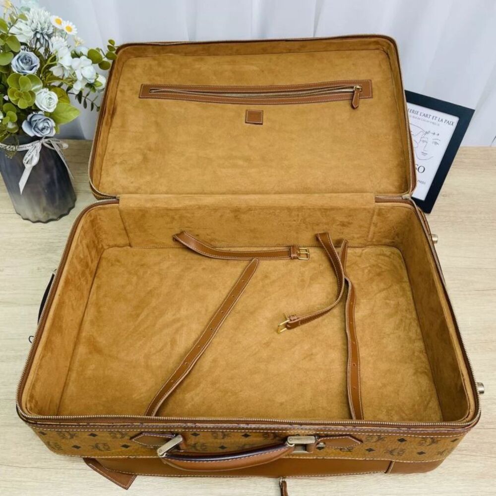 Mcm Women Pre-Loved Bag Very Good Condition - Picture 3 of 3